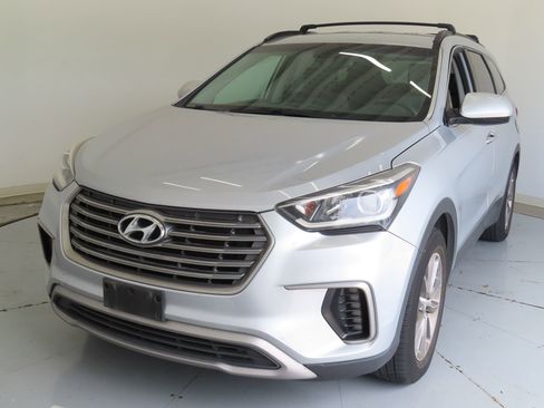Used 2017 Hyundai Santa Fe SE FWD image 6