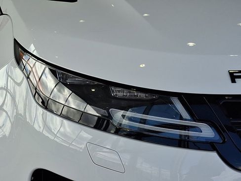 Used 2023 Land Rover Range Rover Evoque R-Dynamic SE AWD/4WD image 9