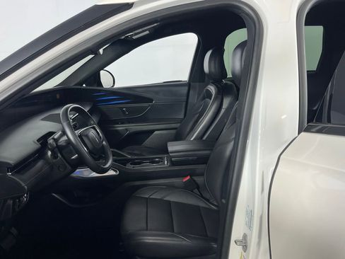 Used 2024 Lincoln Nautilus Premier w/ Jet Appearance Package image 19