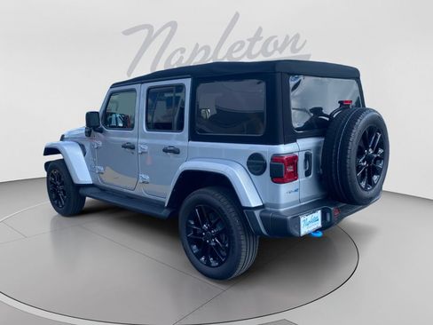 Used 2024 Jeep Wrangler Unlimited Sahara w/ Technology Group AWD/4WD image 6