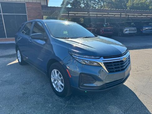 Used 2024 Chevrolet Equinox LS w/ Driver Confidence II Package FWD image 4