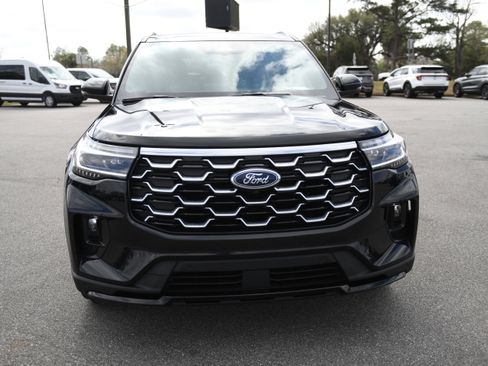 Used 2025 Ford Explorer Platinum image 7