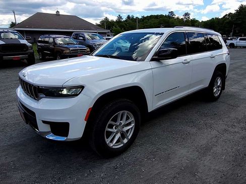 Used 2024 Jeep Grand Cherokee L Laredo AWD/4WD image 4