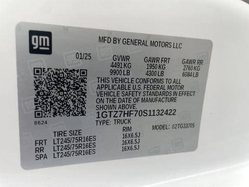 Used 2025 GMC Savana 3500 Extended RWD image 15