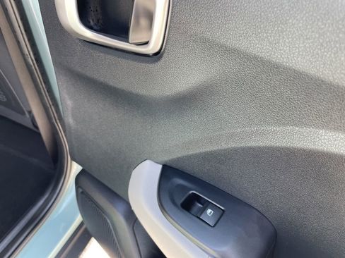 Used 2025 Hyundai Venue SEL image 38