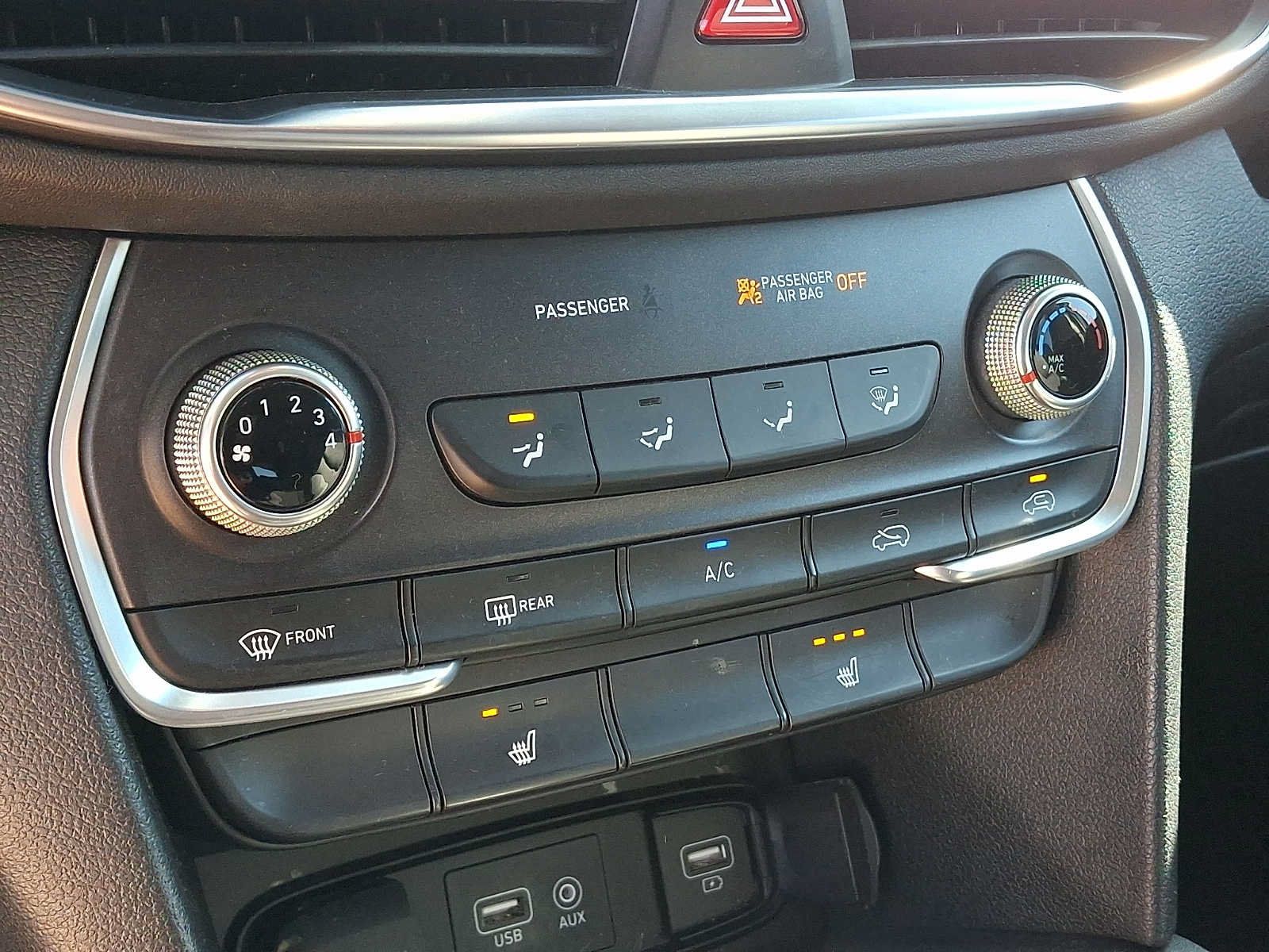 Used 2020 Hyundai Santa Fe SEL AWD/4WD image 16