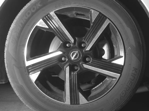 Used 2025 Nissan Sentra SV FWD image 13