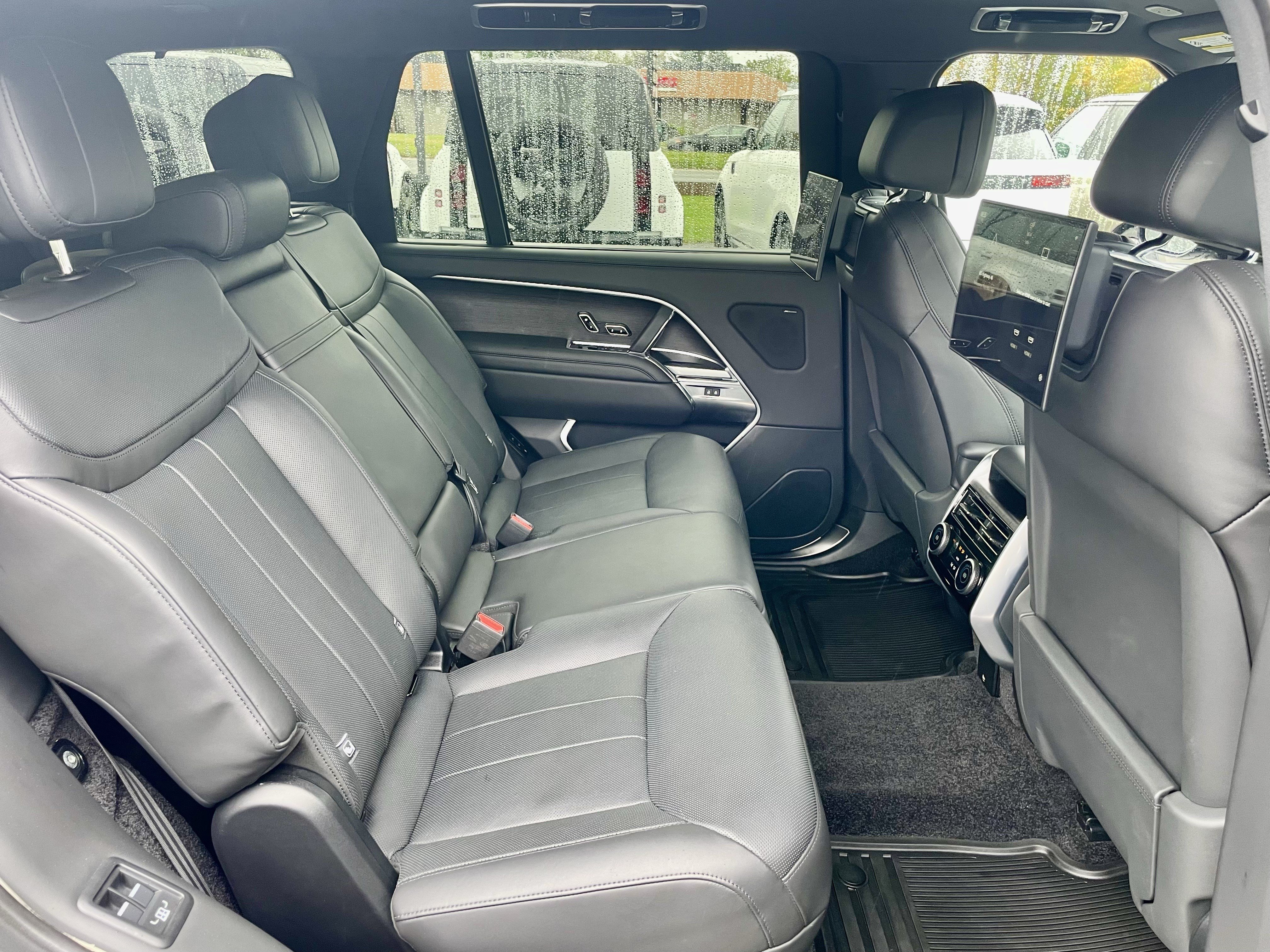 Used 2025 Land Rover Range Rover Long Wheelbase SE AWD/4WD image 31