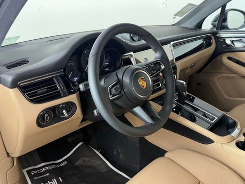 New 2026 Porsche Macan image 4