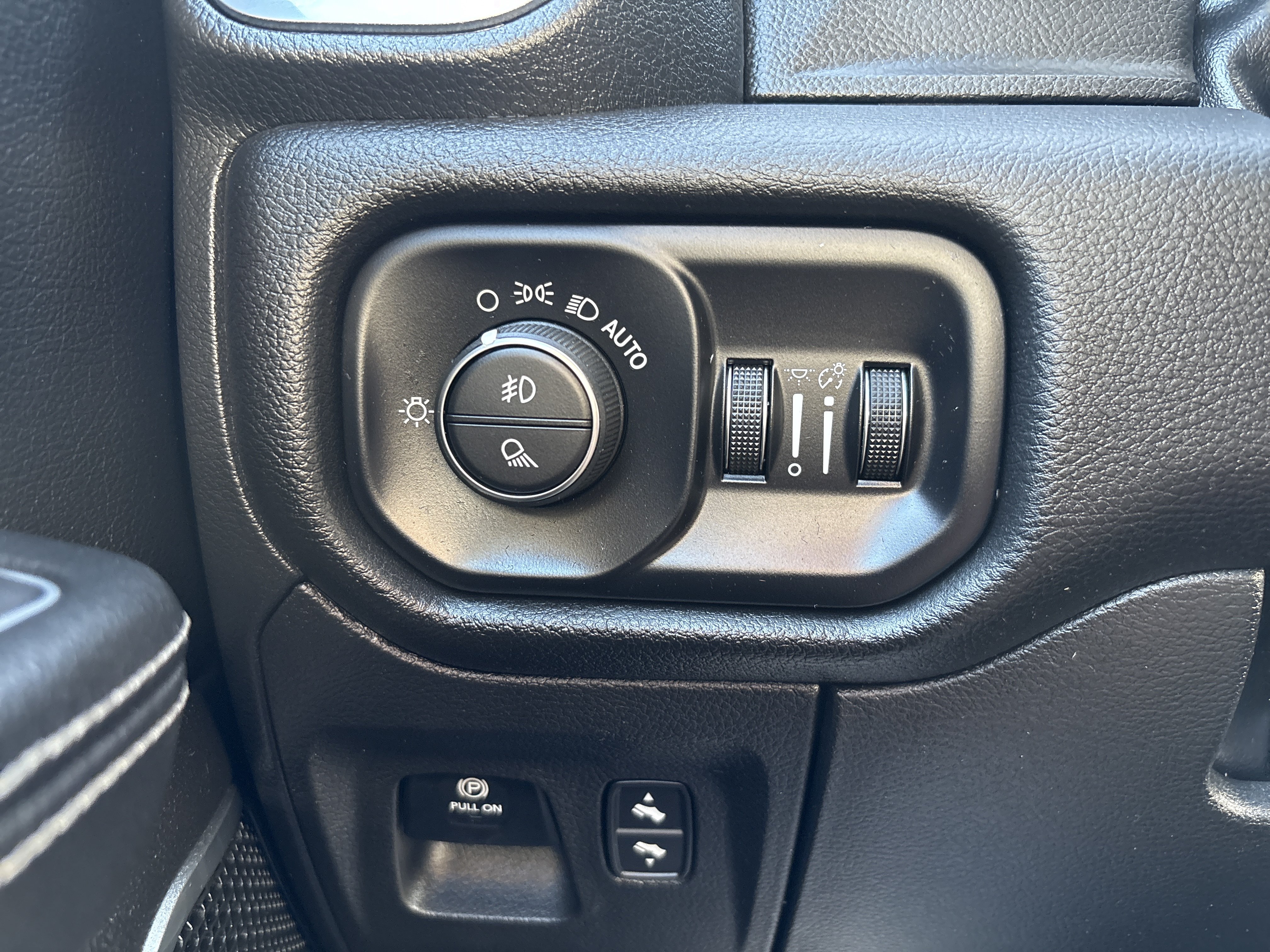 Used 2023 RAM 1500 Laramie AWD/4WD image 31