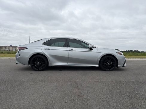 Used 2022 Toyota Camry XSE FWD image 6