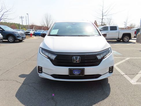 Used 2023 Honda Odyssey Sport image 2