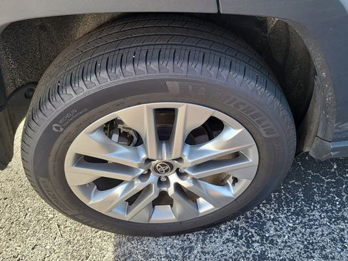 Used 2025 Toyota RAV4 XLE Premium image 8