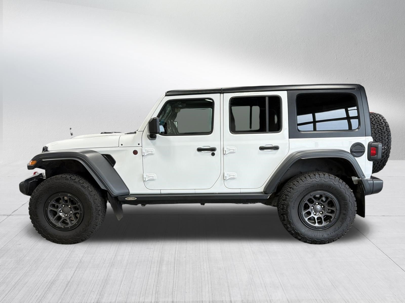 Used 2023 Jeep Wrangler Unlimited Rubicon w/ Xtreme 35 Tire Package AWD/4WD image 4