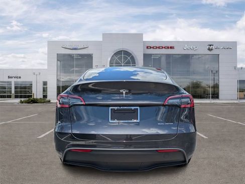 Used 2024 Tesla Model Y Long Range AWD/4WD image 4