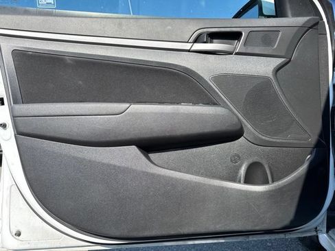 Used 2018 Hyundai Elantra SEL FWD image 9