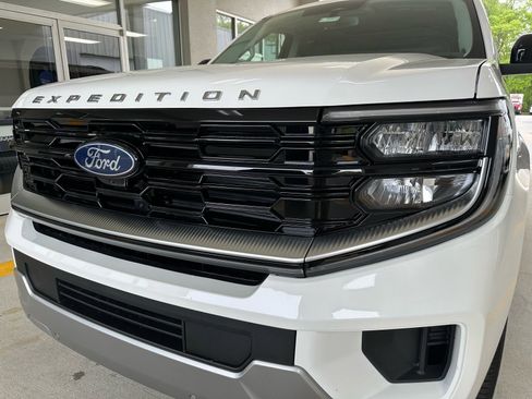 New 2026 Ford Expedition Max Platinum AWD/4WD image 1