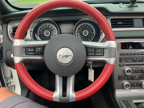 Used 2013 Ford Mustang GT Premium RWD image 40