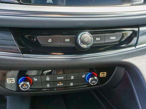 Used 2023 Buick Enclave Essence image 32