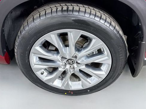 Used 2024 Toyota Highlander Limited image 32