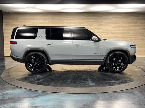 Used 2024 Rivian R1S Adventure image 9