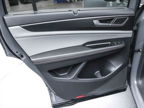 Used 2025 Volkswagen Atlas Peak Edition SE image 22