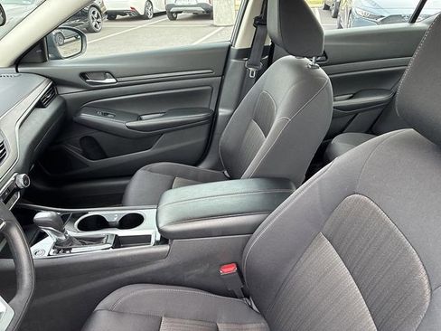 Used 2024 Nissan Altima 2.5 SV image 23