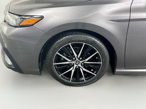 Used 2021 Toyota Camry SE FWD image 11