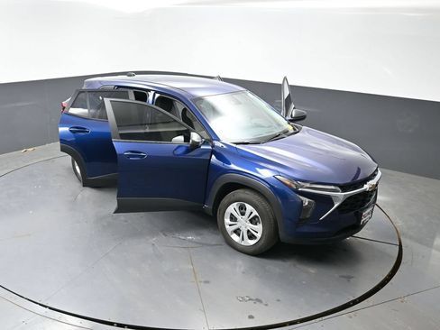 Used 2024 Chevrolet Trax LS FWD image 84
