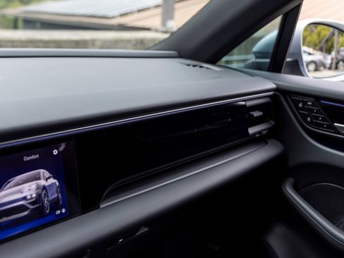 New 2025 Porsche Macan Electric image 35