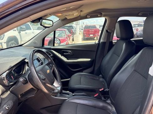 Used 2022 Chevrolet Trax LT w/ LT Convenience Package AWD/4WD image 10