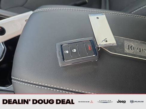 New 2025 Jeep Grand Cherokee Laredo w/ Trailer Tow Package image 28