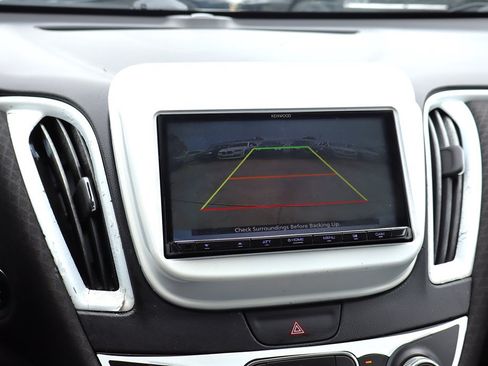 Used 2017 Chevrolet Malibu LT FWD image 25