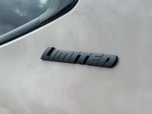 Used 2026 Toyota Tundra Limited AWD/4WD image 16
