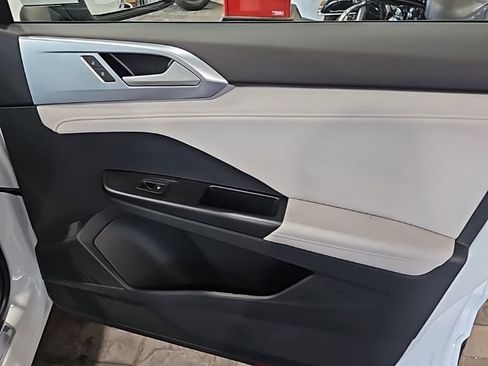 New 2026 Volkswagen Taos SE AWD/4WD image 11