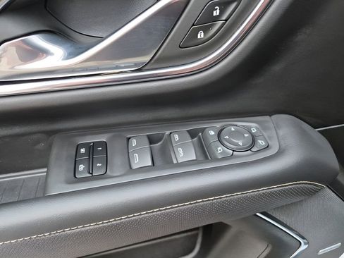 Used 2023 GMC Yukon SLT w/ SLT Premium Package image 26