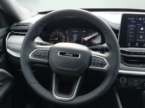 Used 2025 Jeep Compass Limited AWD/4WD image 37
