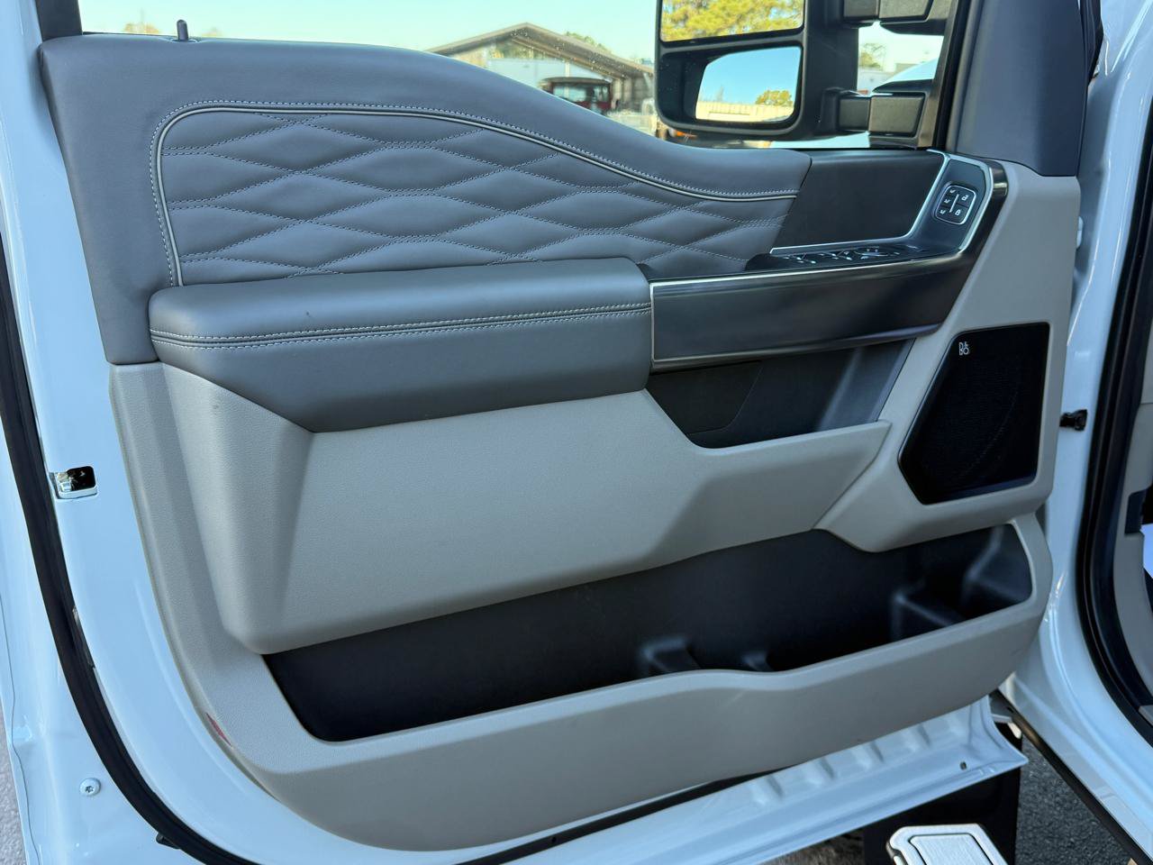 Used 2025 Ford F450 Platinum w/ Platinum Plus Package AWD/4WD image 9