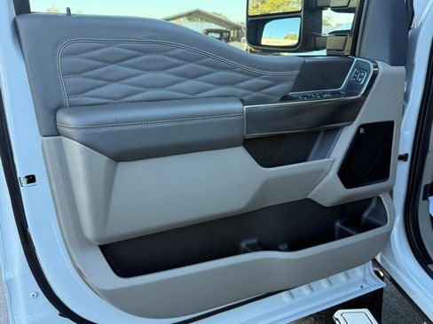 Used 2025 Ford F450 Platinum w/ Platinum Plus Package AWD/4WD image 9