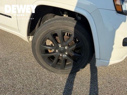 Used 2017 Jeep Grand Cherokee Altitude AWD/4WD image 16