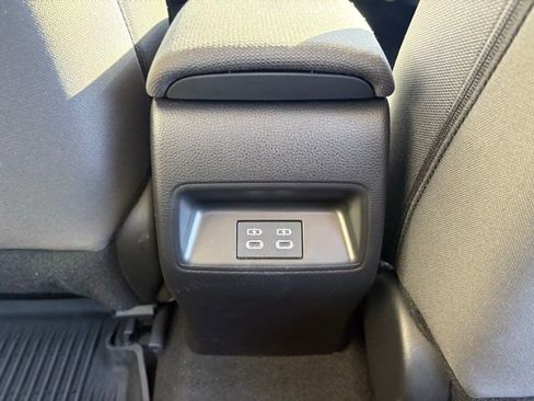 Used 2025 Toyota Corolla LE image 24