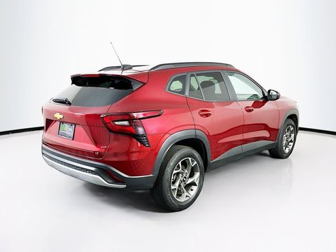 Used 2025 Chevrolet Trax LT w/ LT Convenience Package image 9