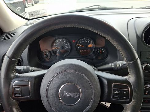 Used 2017 Jeep Patriot Latitude AWD/4WD image 19