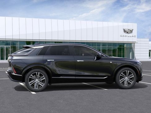 New 2025 Cadillac Lyriq Luxury RWD image 29