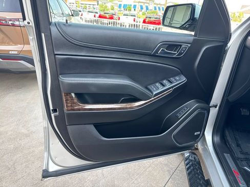Used 2019 Chevrolet Tahoe LT w/ Luxury Package AWD/4WD image 10