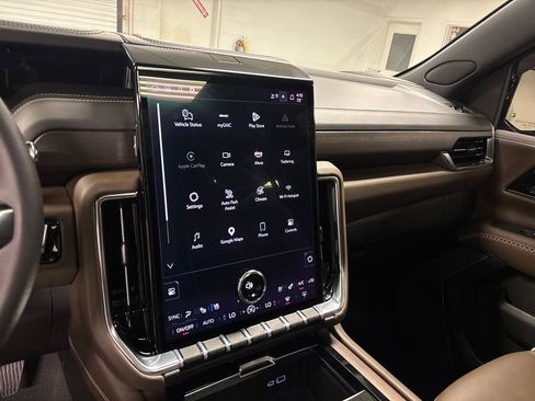 Certified 2025 GMC Yukon Denali Ultimate w/ LPO, Floor Liner Package image 41