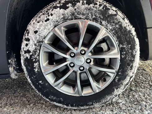 Used 2020 Jeep Cherokee Latitude Plus image 8