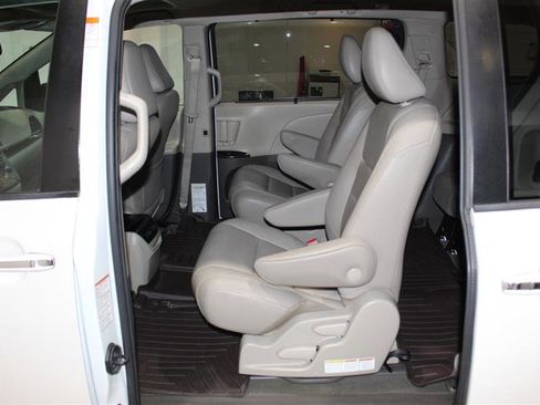 Used 2022 Dodge Durango R/T w/ Blacktop Package AWD/4WD image 24