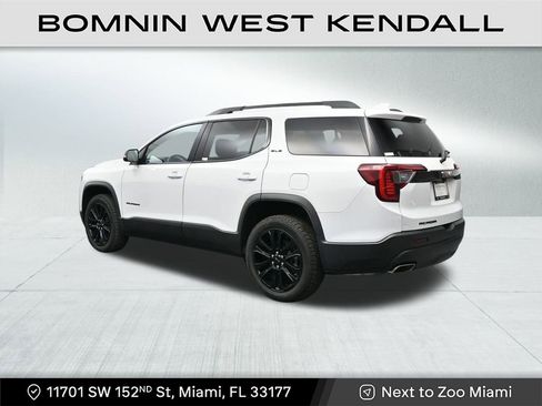 Used 2022 GMC Acadia SLE w/ Driver Convenience Package image 3