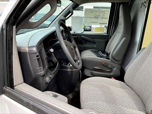 New 2024 Chevrolet Express 3500 w/ Power Convenience Package image 9